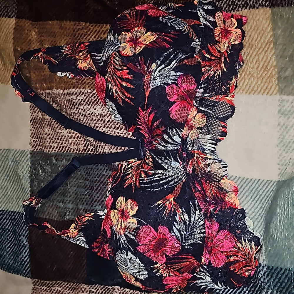 PINK - Victoria's Secret Pink Victoria’s Secret Floral Lace Push Up Bra Size L